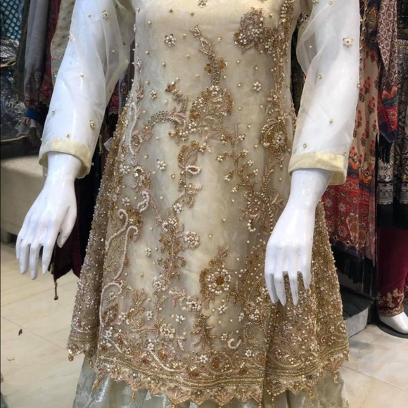 Pakistani suit - Picture 3 of 5